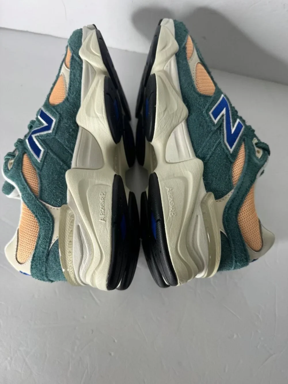 NIB New Balance 9060 Sneakers Green Orange Big Boys US 7 EU 40